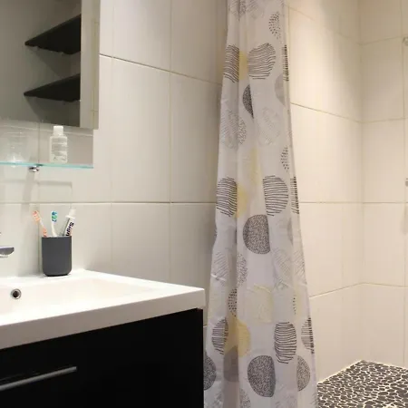 Διαμέρισμα Familial Moderne Avec Parking Prive A - Fr-1-246-479 Λα Ροσέλ